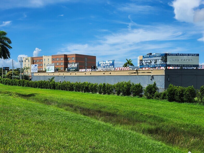 More Photos Of 10 NE 3rd St, Homestead Warehouse For Lease