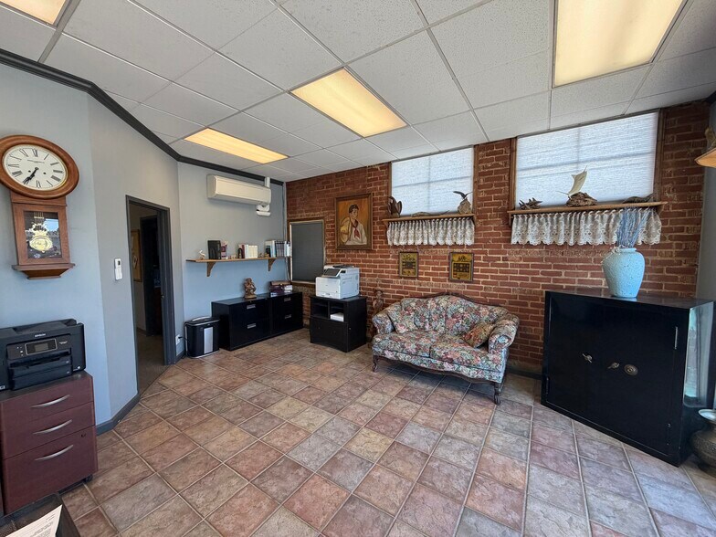 More Photos Of 125 E Fesler St, Santa Maria Service For Sale