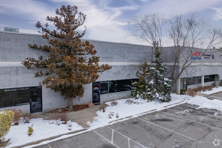 More Photos Of 17 Old Dock Rd, Yaphank Manufacturing For Lease