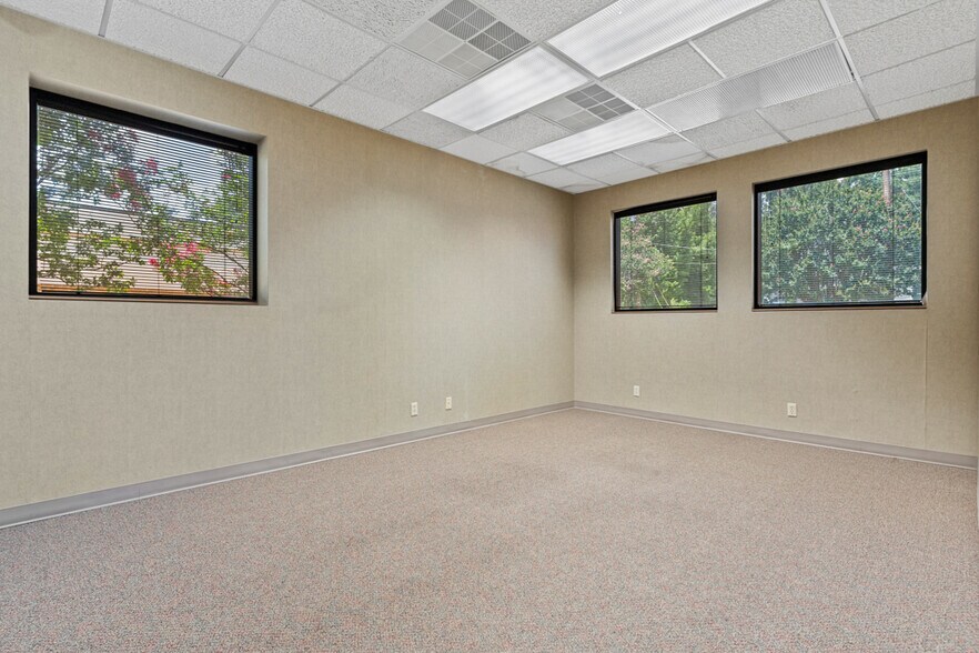 More Photos Of 915 Judson Rd, Longview Office Residential For Sale