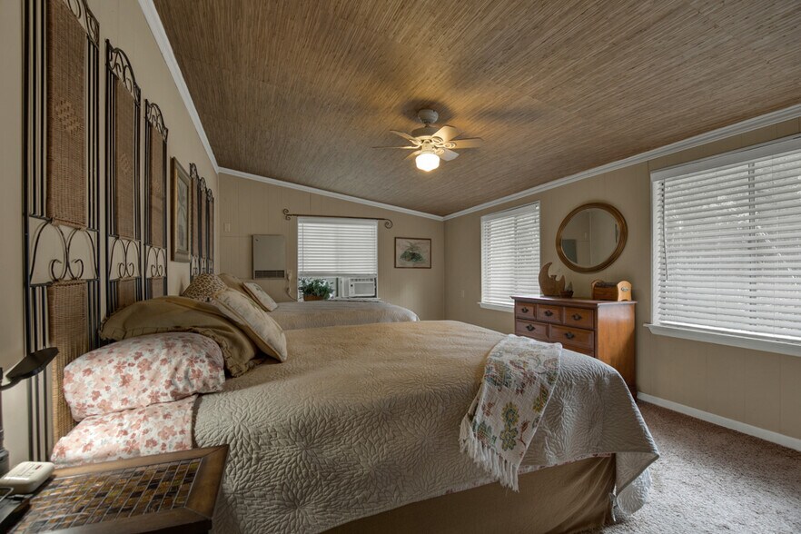 More Photos Of 7367 River Rd, New Braunfels Lodge Meeting Hall For Sale