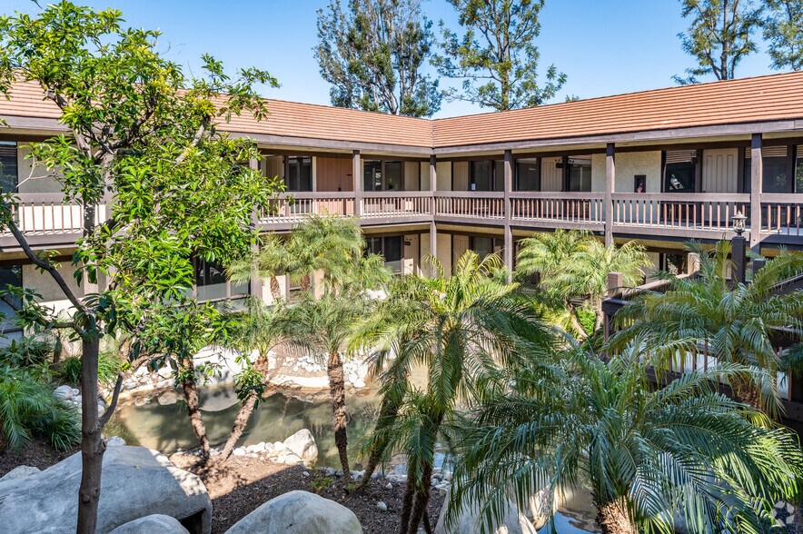 More Photos Of 505 N Tustin Ave, Santa Ana Office For Lease