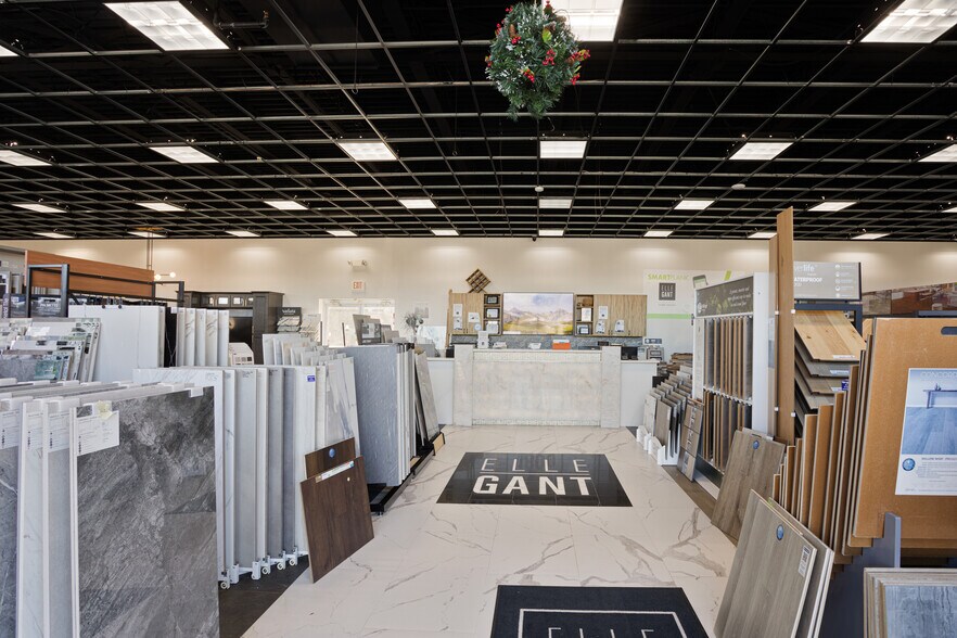 More Photos Of 1800 N Rand Rd, Palatine Freestanding For Sale