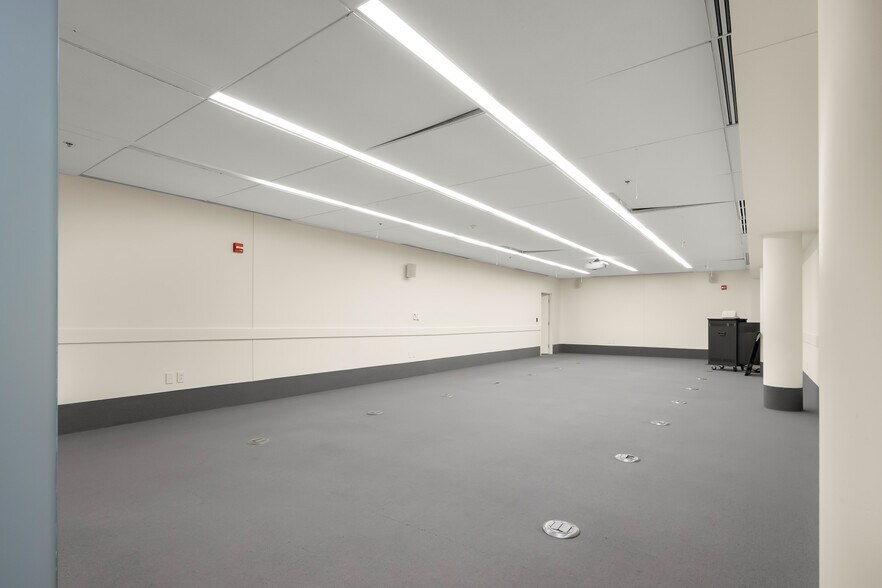 More Photos Of 301 Washington St, Columbus Office For Lease