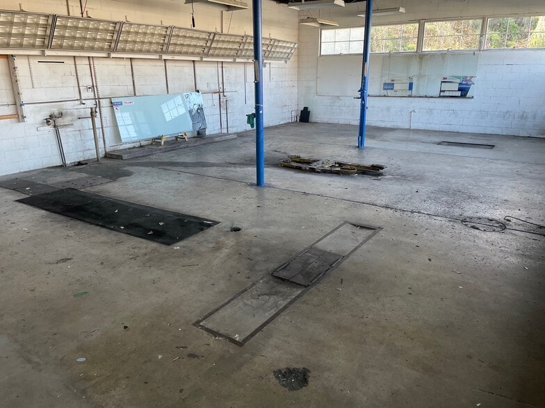 More Photos Of 4000 Hixson Pike, Chattanooga General Retail For Lease