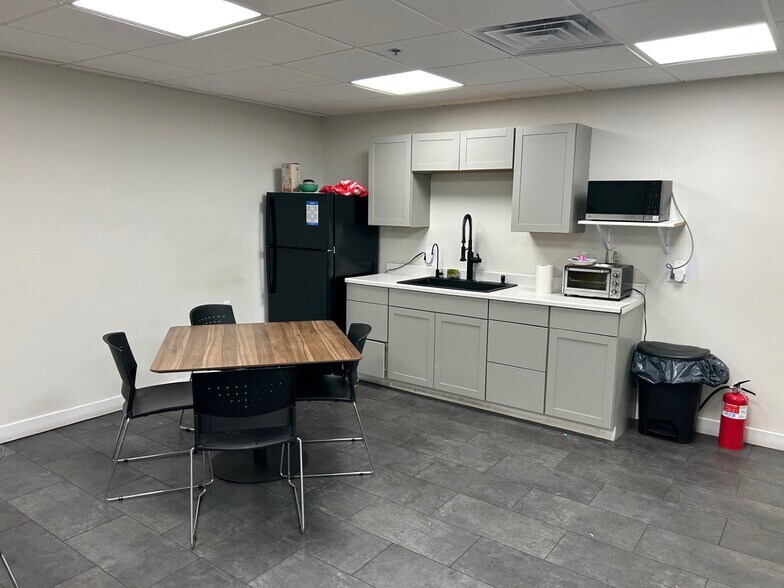 More Photos Of 3380 Tulip St, Philadelphia Warehouse For Lease