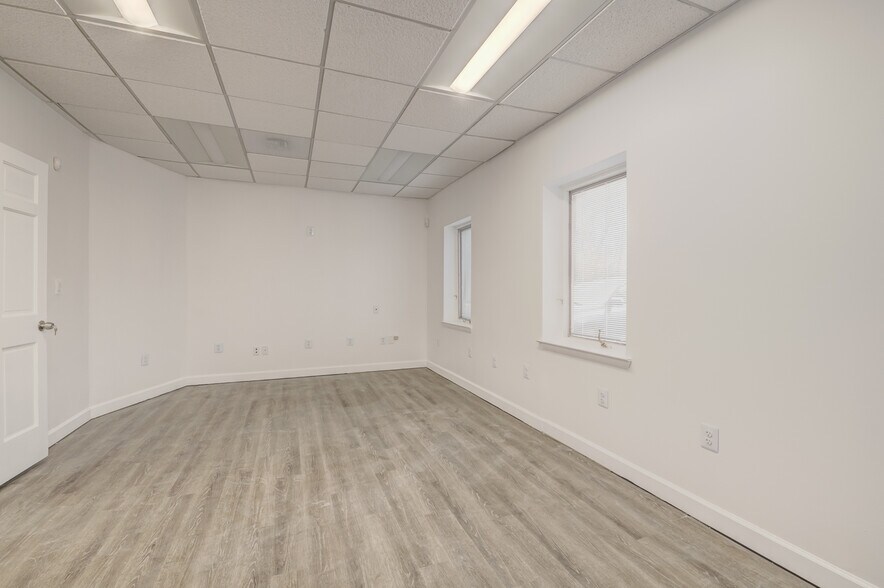 More Photos Of 4609 Pinecrest Office Park Dr, Alexandria Medical For Sale