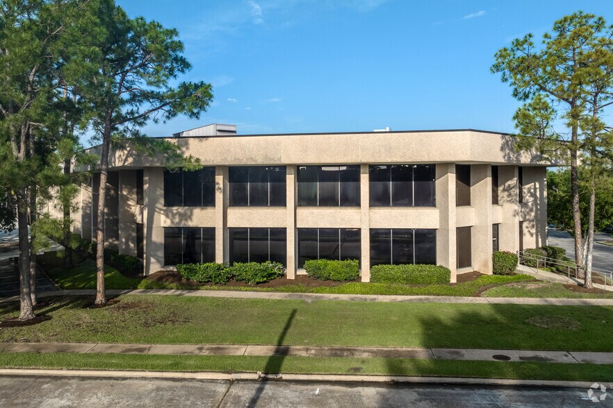 More Photos Of 14800 St. Mary's Ln, Houston Office For Lease