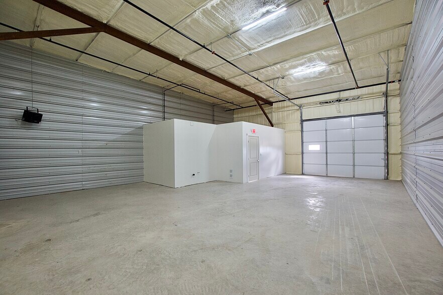 More Photos Of 190 Ninety Four Ln, Taylor Light Manufacturing For Sale