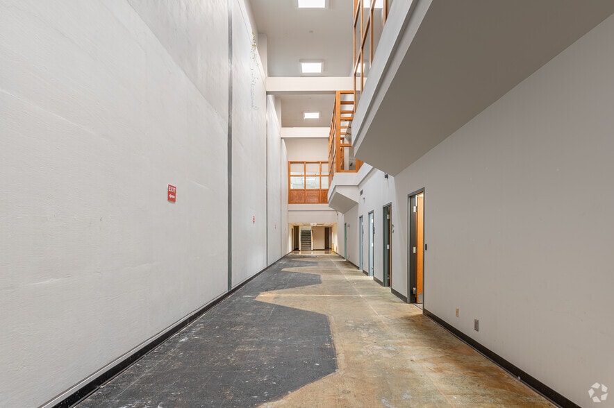 More Photos Of 325 S Fairground St, Marietta Office For Sale