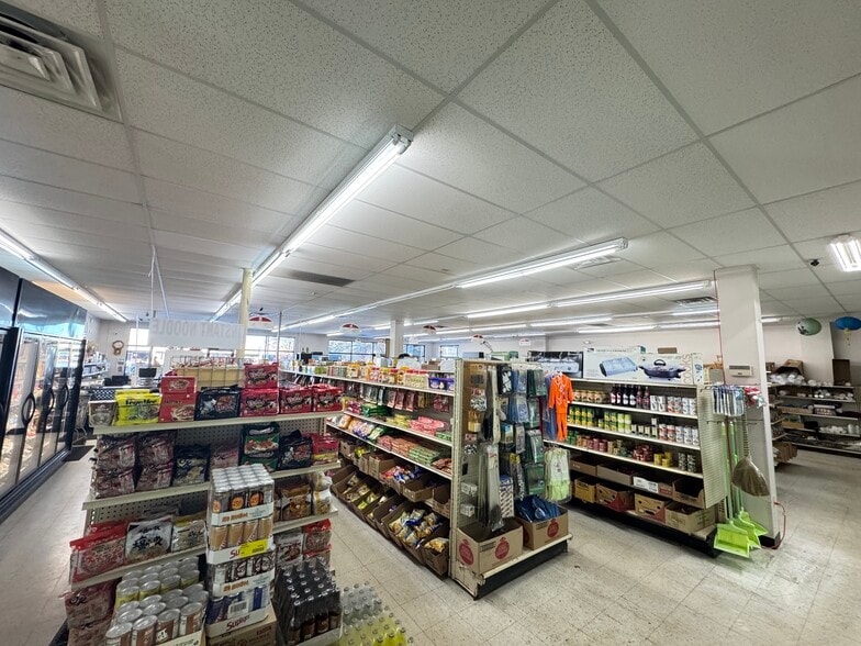 More Photos Of 1101 N McCord Rd, Toledo Storefront For Lease