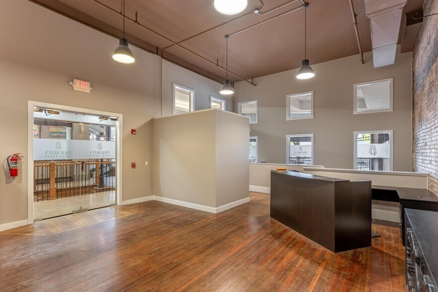 More Photos Of 1463 Market St, Chattanooga Storefront Retail Office For Sale