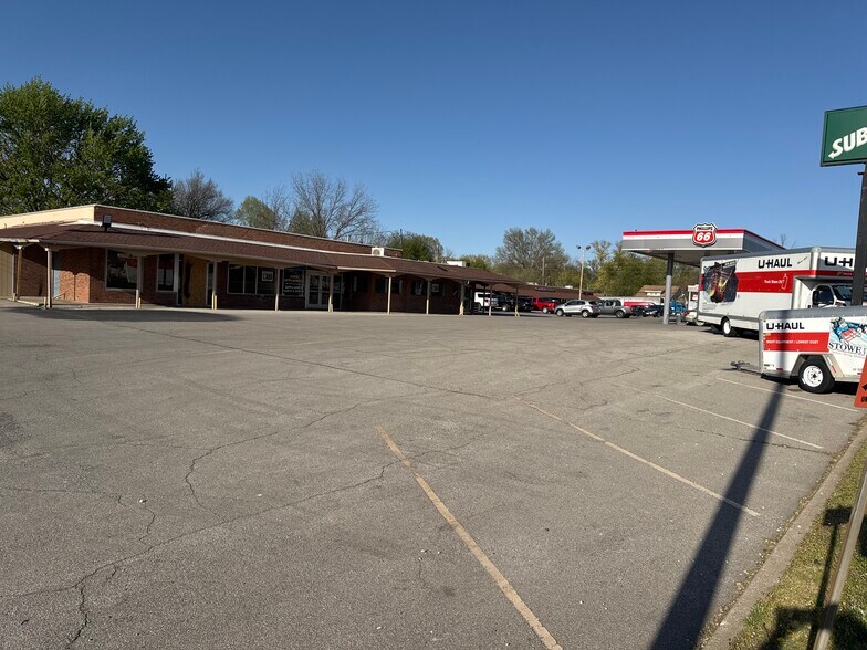 More Photos Of 6 E Monroe St, Buckner Unknown For Lease