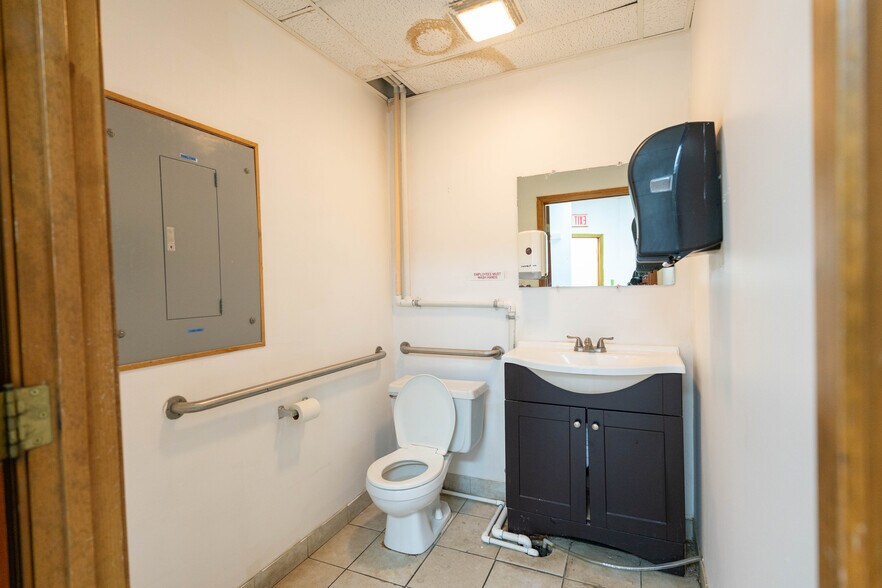 More Photos Of 11813 W 77th St, Lenexa Office For Sale