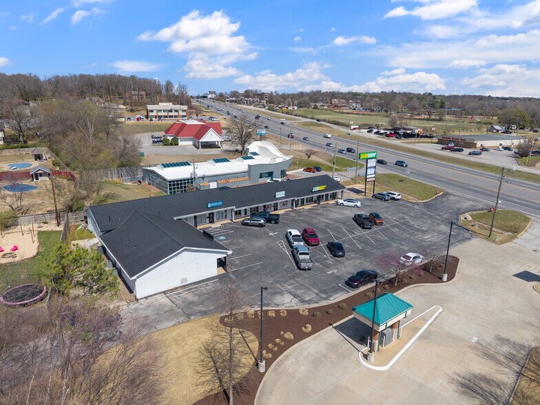 More Photos Of 5204 S Thompson St, Springdale Storefront Retail Office For Lease