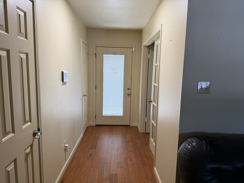 More Photos Of 1030 Canyon Bend Dr, Dripping Springs Light Distribution For Lease