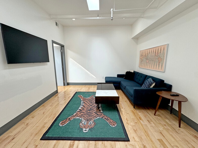 More Photos Of 1190B Shafter Ave, San Francisco Warehouse For Sale