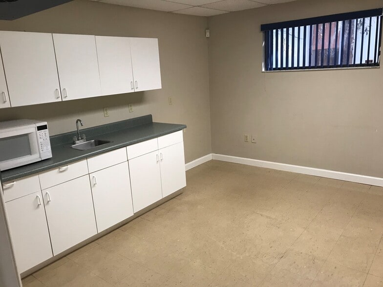More Photos Of 6315 Presidential Ct, Fort Myers Office For Lease