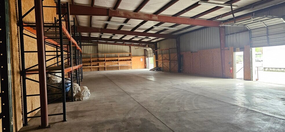 More Photos Of 140 E Mill St, Hillsboro Manufacturing For Sale