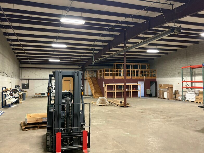 More Photos Of 53042 Faith Ave, Elkhart Light Manufacturing For Sale