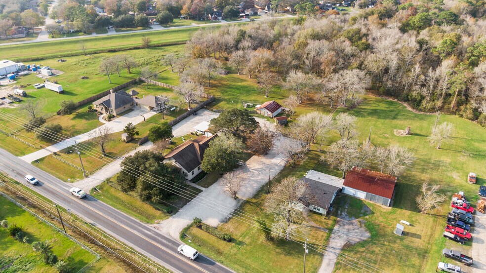 More Photos Of 4319 N FM 565 Rd, Mont Belvieu Coworking Space