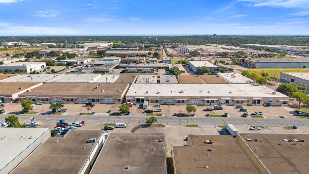 More Photos Of 3313-3327 Garden Brook Dr, Farmers Branch Unknown For Lease