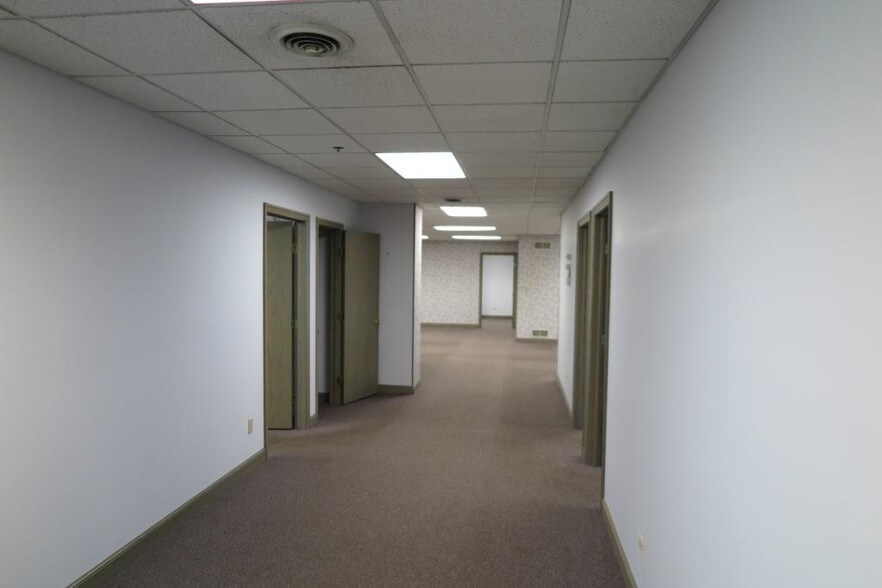 More Photos Of 11313 Smith Dr, Huntley Warehouse For Lease