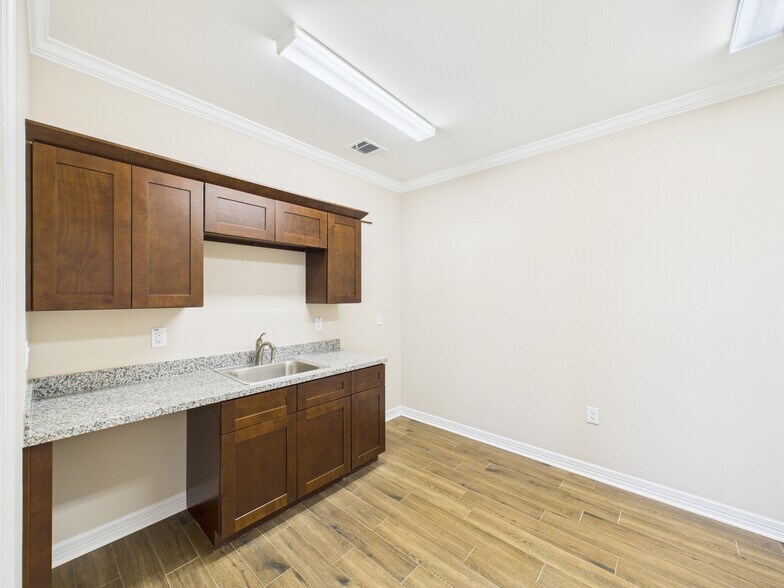 More Photos Of 2743 Smith Ranch Rd, Pearland Medical For Lease