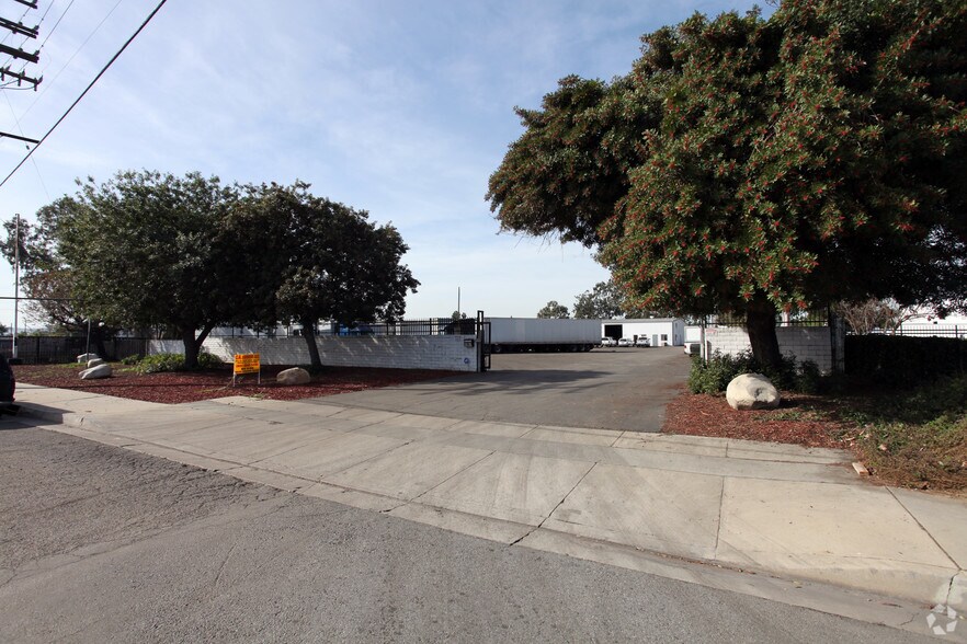 More Photos Of 1101 S East End Ave, Pomona Truck Terminal For Lease