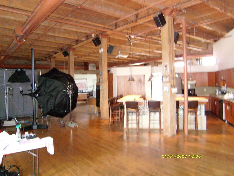 More Photos Of 2000 W Carroll Ave, Chicago Warehouse For Lease
