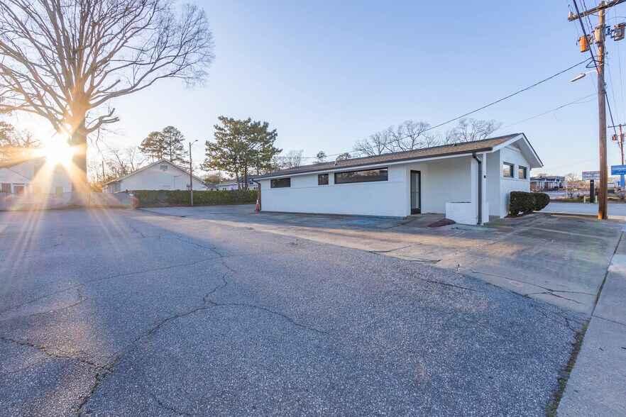 More Photos Of 1107 N Fant St, Anderson Office For Sale