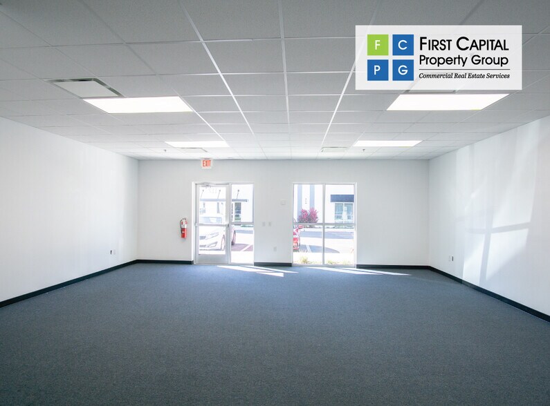 More Photos Of 7906 Kingspointe Pky, Orlando Unknown For Lease