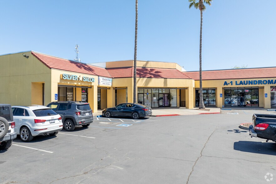 More Photos Of 8275-8299 Florin Rd, Sacramento Storefront For Lease