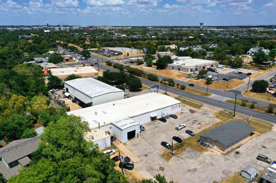 More Photos Of 3800 Airport Blvd, Austin Warehouse For Sale