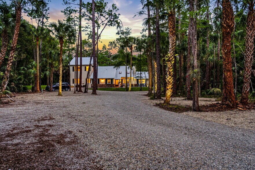 More Photos Of 4120 3rd Ave NW, Naples Apartments For Sale