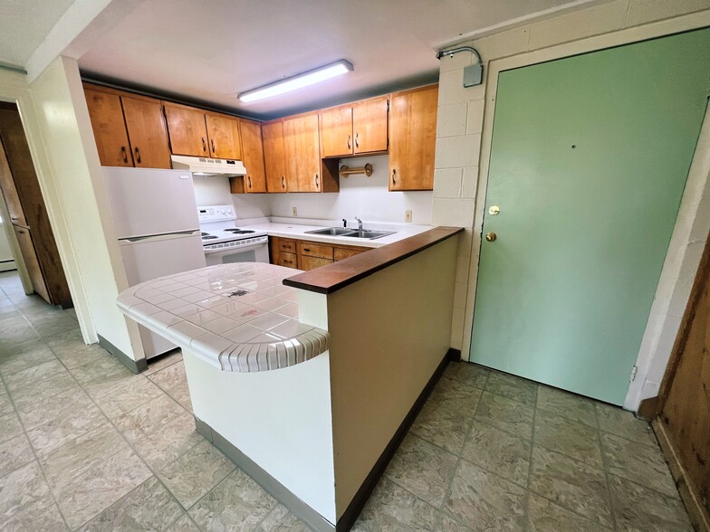 More Photos Of 2204 W Northern Lights Blvd, Anchorage Apartments For Sale