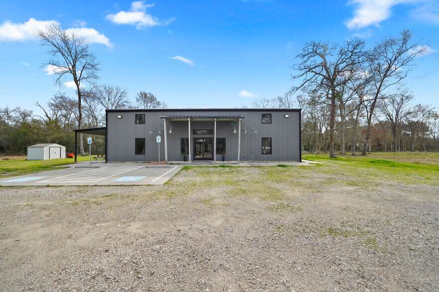 More Photos Of 12726 Moon Rd, Willis Loft Creative Space For Sale