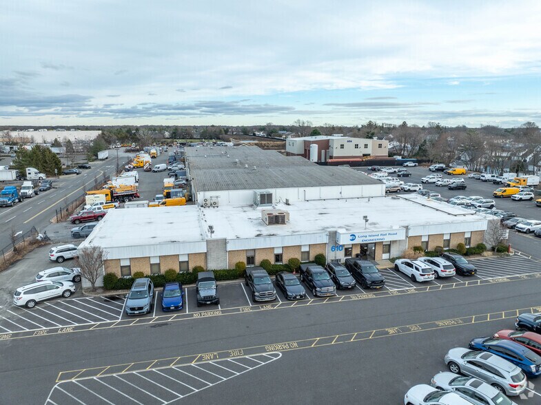 More Photos Of 610 Hicksville Rd, Bethpage Warehouse For Lease