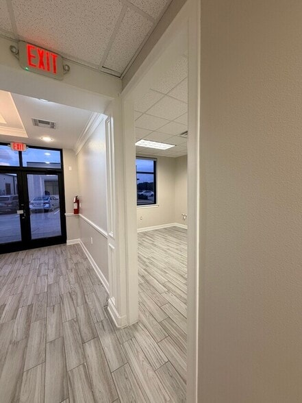 More Photos Of 202 Industrial Blvd, Sugar Land Loft Creative Space For Lease