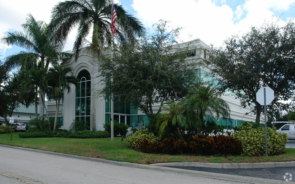 Primary Photo Of 13131 University Dr, Fort Myers Office For Lease