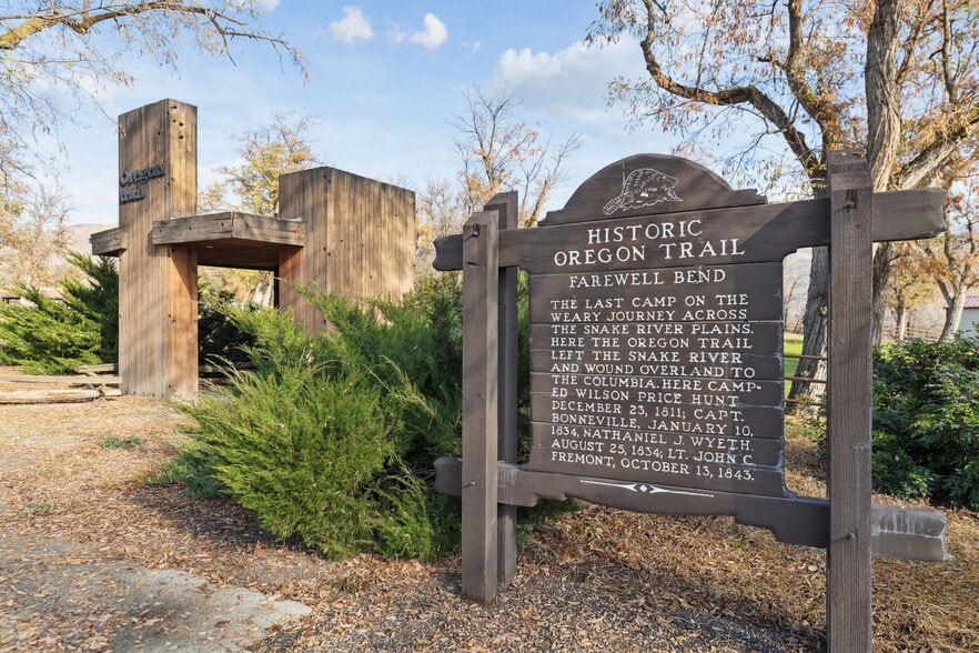 More Photos Of 110 Washington St, Huntington Hospitality For Sale