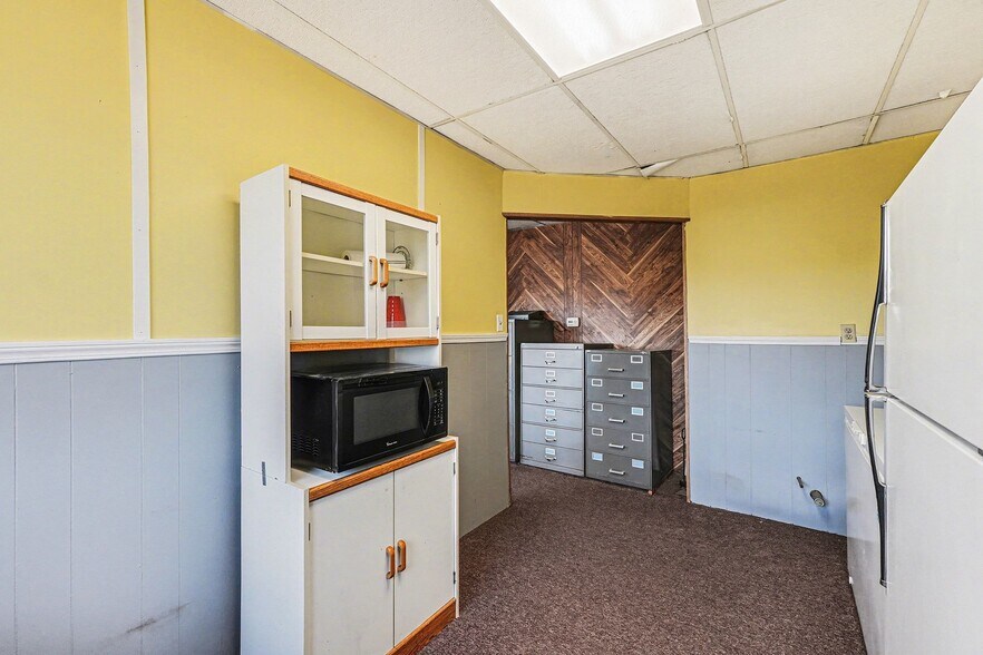 More Photos Of 827 Bowen St, Longmont Industrial For Sale