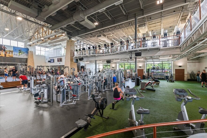 More Photos Of 801 E Parkcenter Blvd, Boise Health Club For Sale