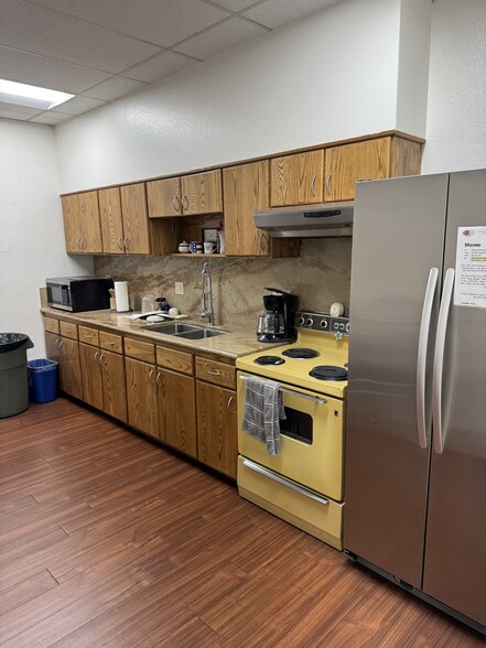 More Photos Of 4616 Mission Gorge Pl, San Diego Office For Sale