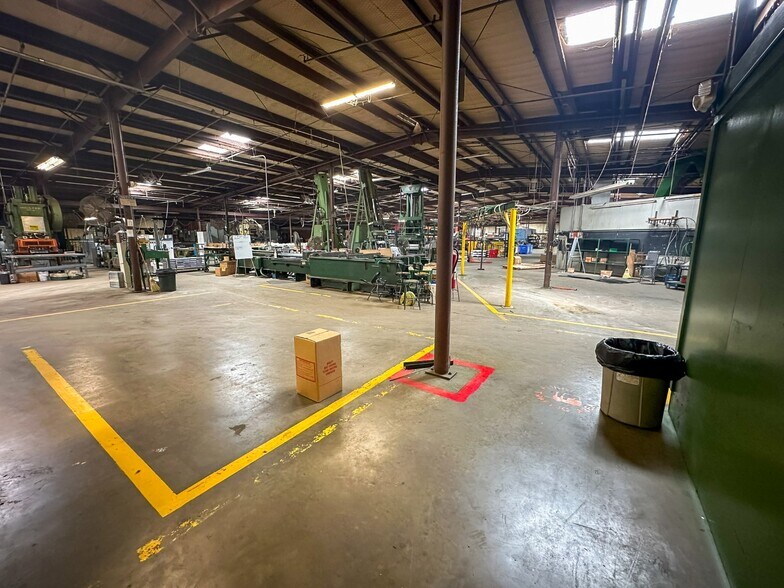 More Photos Of 101 Anvil St, Jacksonville Warehouse For Sale