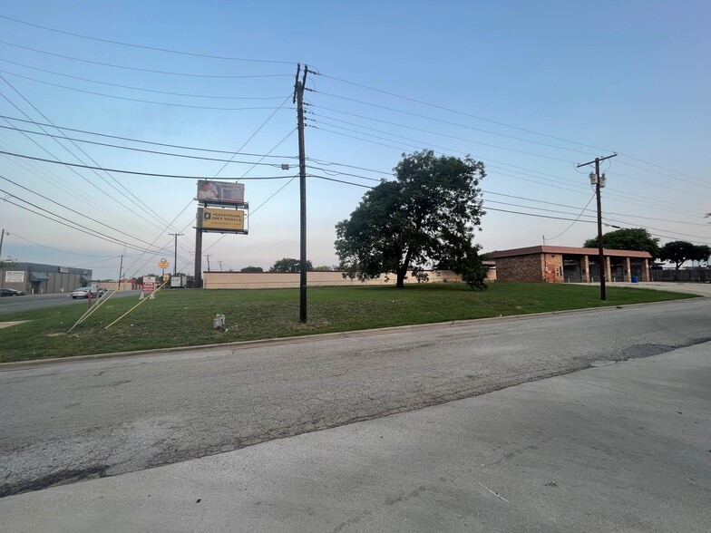 More Photos Of 2424 W. Adams and 110 N. 49th St ave, Temple Carwash For Sale