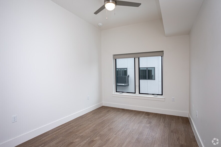 More Photos Of 301 SE G St, Bentonville Coworking Space