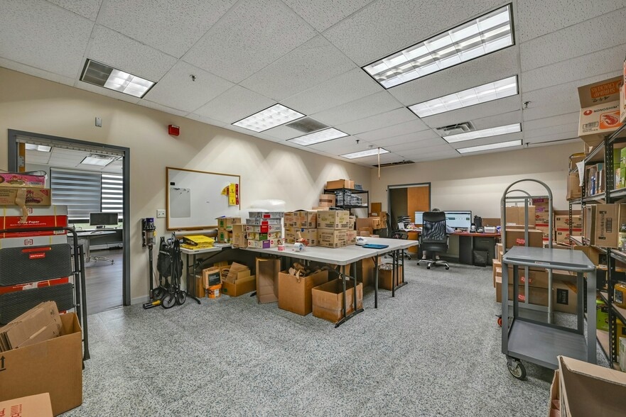 More Photos Of 106 Stonehurst Ct, Northvale Warehouse For Lease