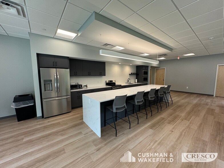 More Photos Of 29992 Lorain Rd, North Olmsted Office For Sale
