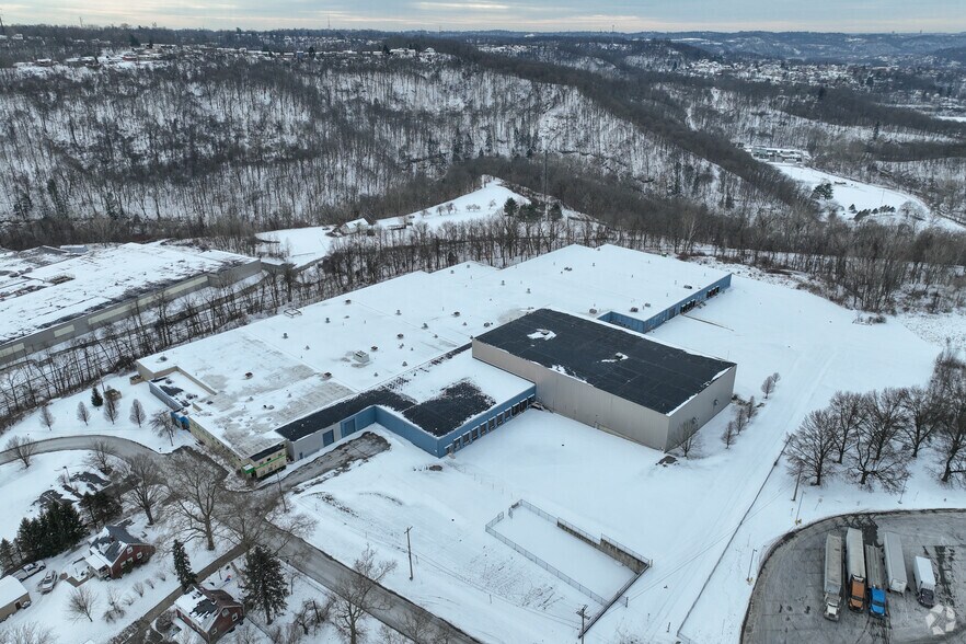 More Photos Of 1967 Eastern Ave, Verona Distribution For Lease